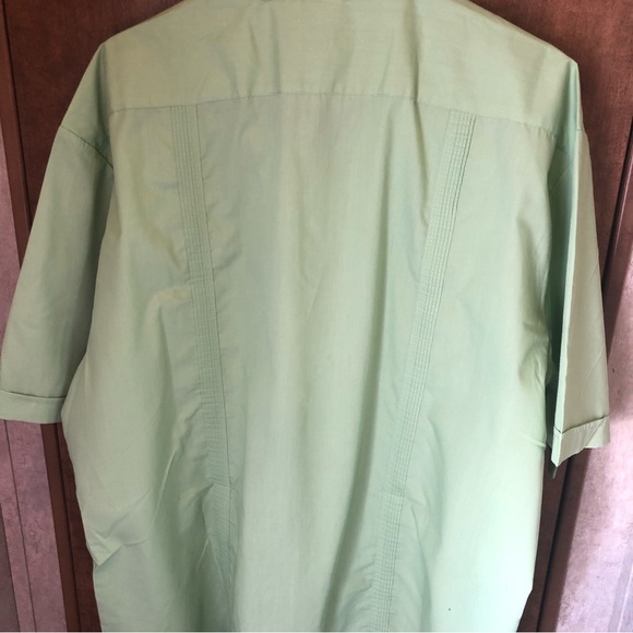 NWOT Lime Green Embroidered Guayabera Mini Pleated Cabana 2X Shirt - Picture 7 of 7
